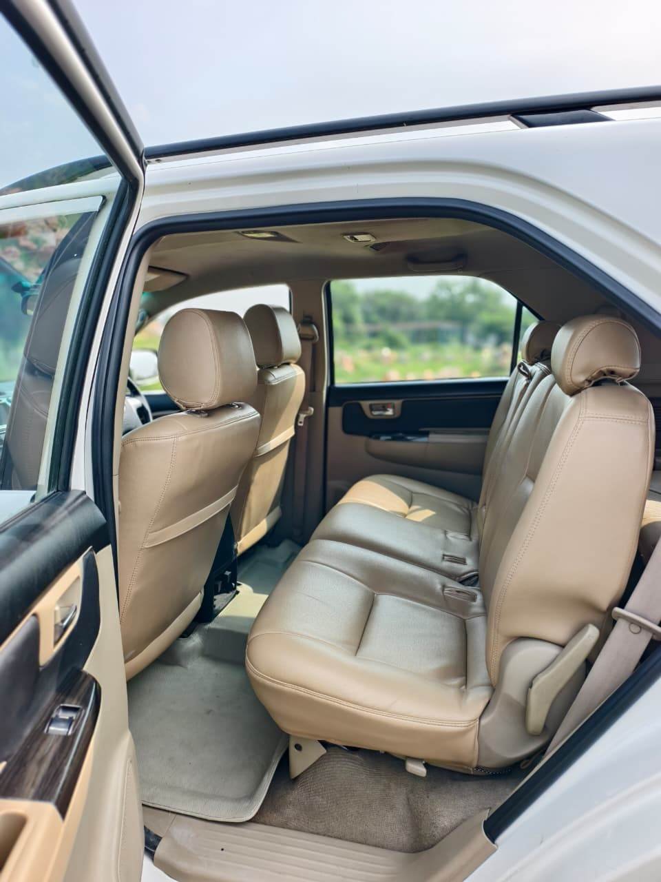 Toyota Fortuner 4X4 2014 - Image 5